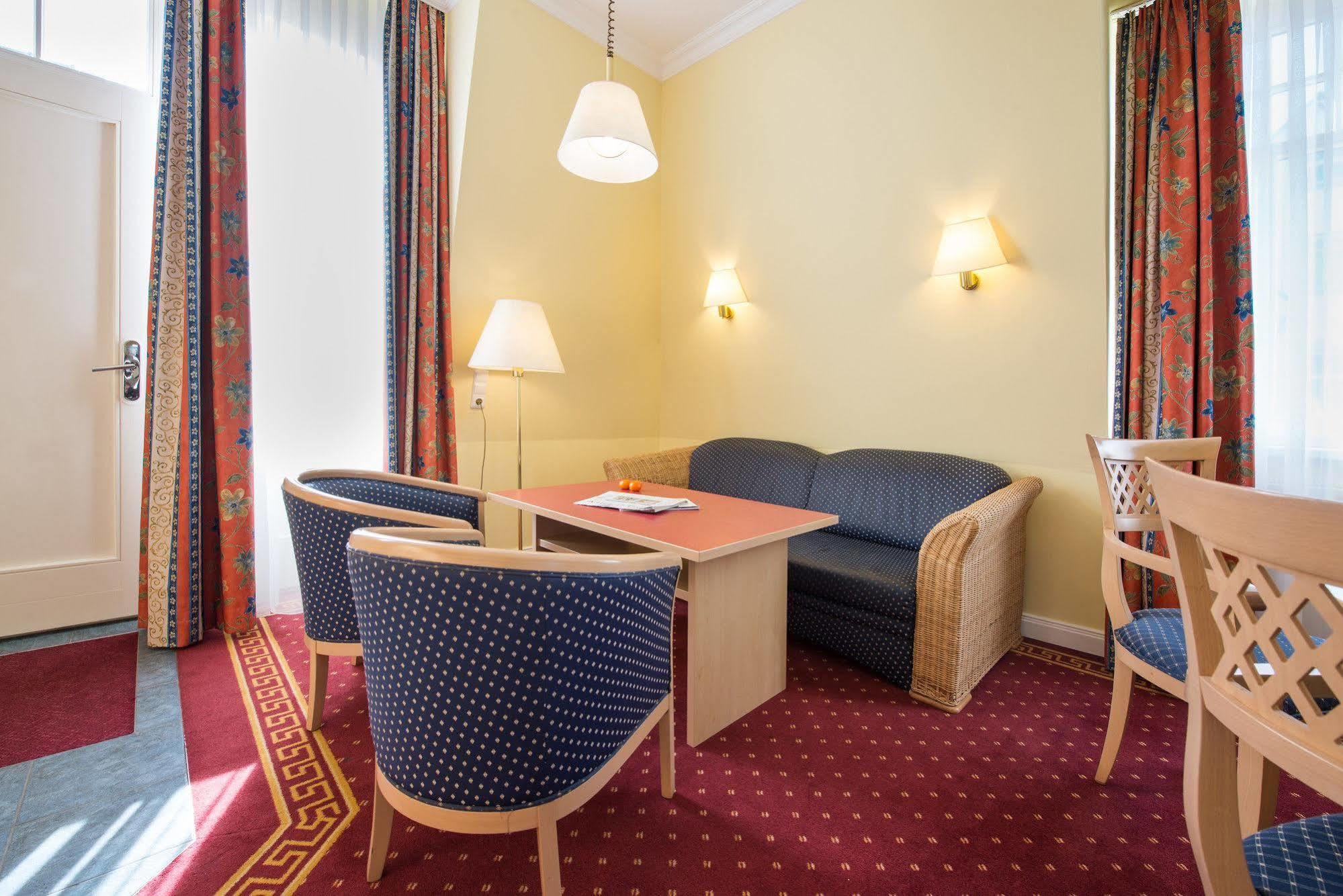 Aparthotel Kuehlungsborn, Villa Am Konzertgarten エクステリア 写真